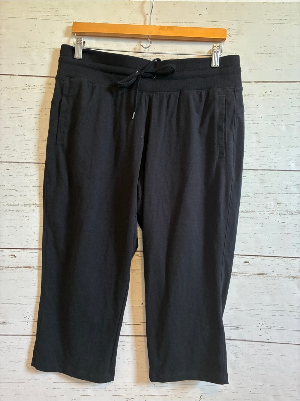Tek Gear Essential Gear Black Drawstring Waist Capri Pants, size L, NWT